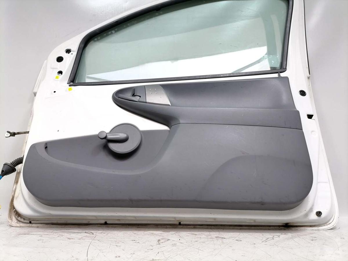 Peugeot 107 original T&uuml;r vorn rechts KWD Wei&szlig; 3-T&uuml;rer Bj.2009